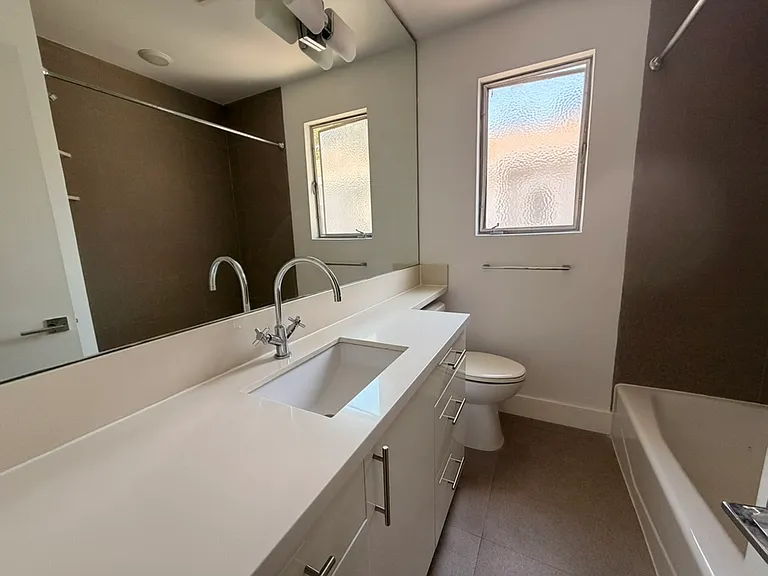 3138 S Barrington Ave #I — Photo 11