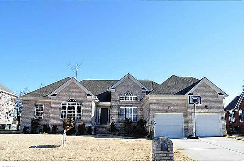 1st image of 805 Samantha Ln