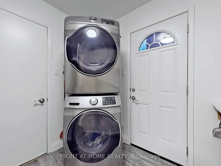 43 Topham Cres — Photo 17