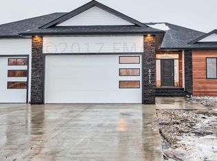 4215 Pine Pkwy S, Fargo, ND 58104