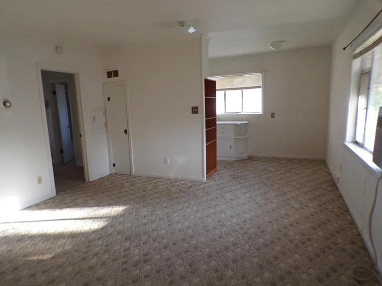 112 Park St #C — Photo 2