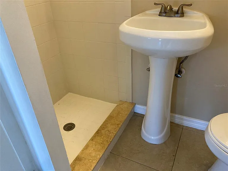 5609 1/2 Tangerine Ave — Photo 11