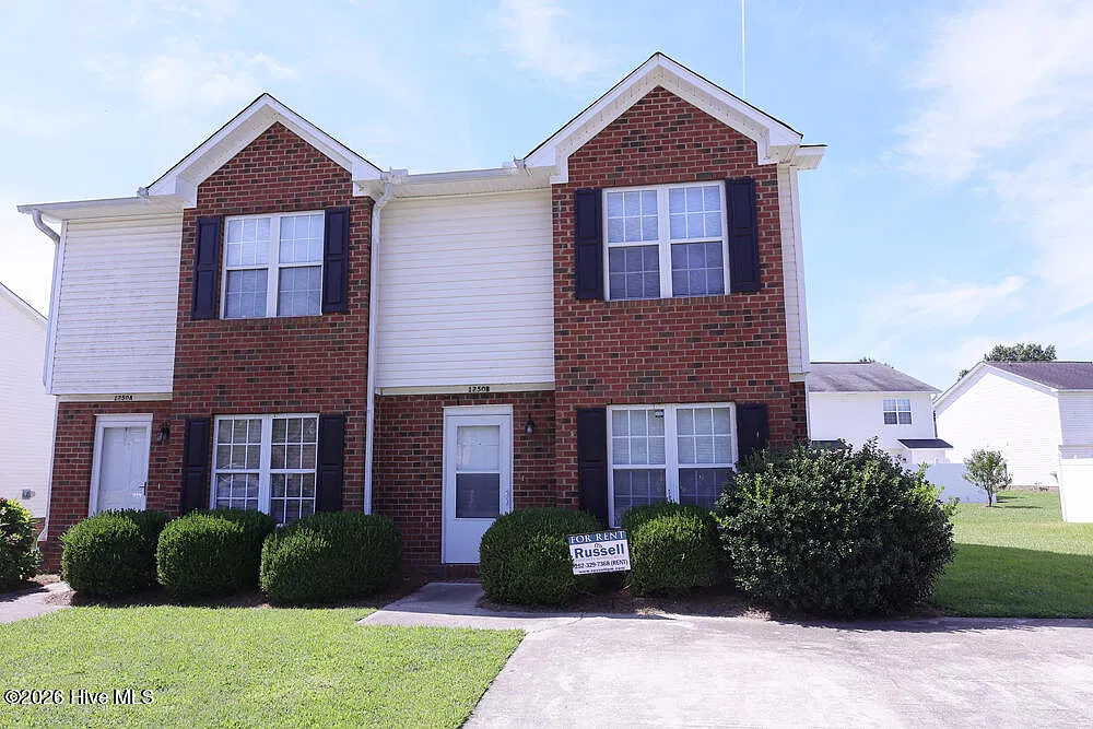 2 bed, 2.5 bath, $1,050 — Photo 1