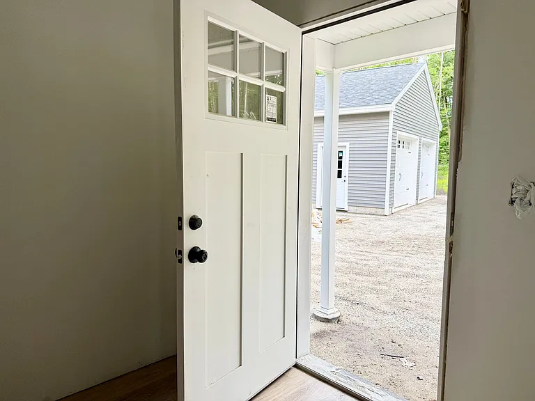 192 Center Rd — Photo 2