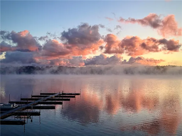 351 Bay Village Dr, Rochester, NY 14609