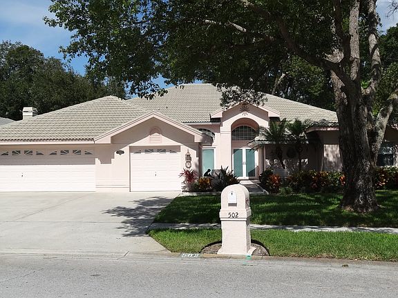 502 Old Oak Cir