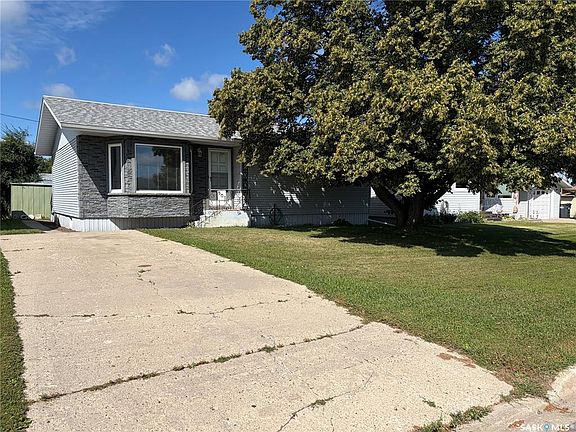 2nd image of 507 6th STREET E