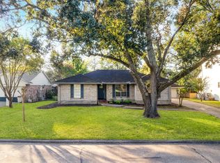 5339 Appleblossom Ln, Friendswood, TX 77546