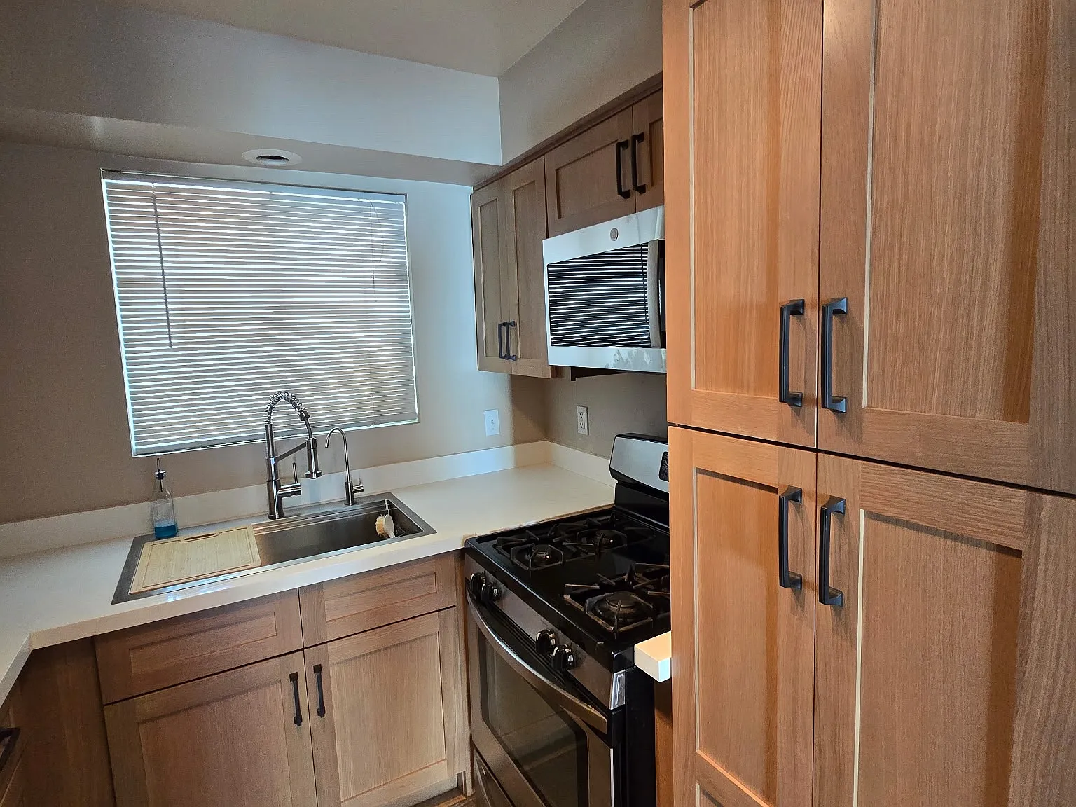 2 bed, 850 sqft, $1,800 — Photo 3