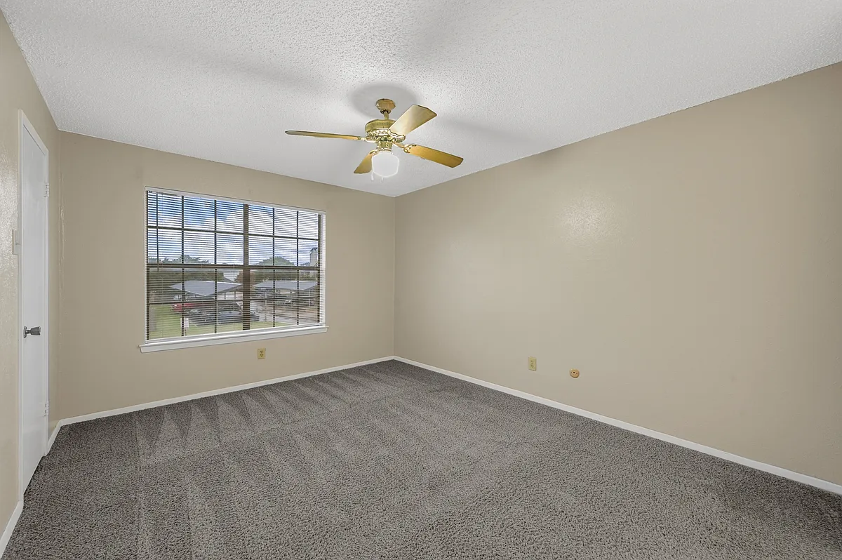 Photo 2 of 23 - 14800 Enterprise Dr #22D-1 - Farmers Branch, TX Building Photo - 14800 Enterprise Dr #22D-1