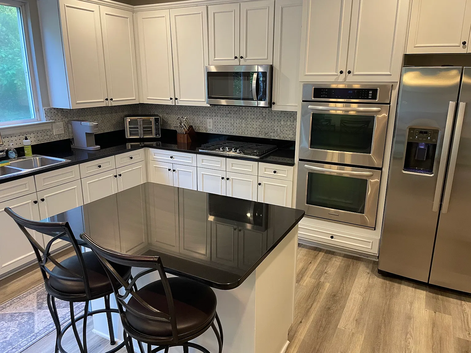 3 bed, 2.5 bath, 2377 sqft, $2,689 — Photo 2