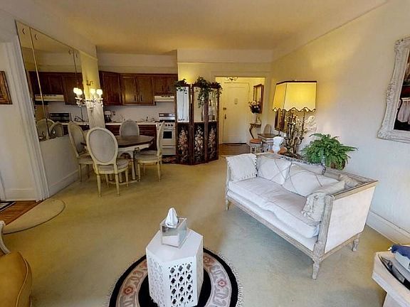 4th image of 14737 Beech Ave APT 1C