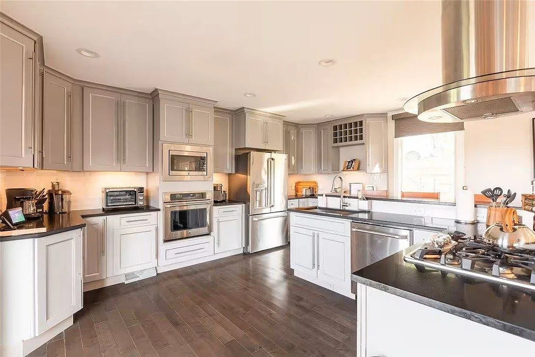 3 bed, 2.5 bath, $6,500 — Photo 4