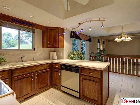 3rd image of 914 Jana Cir