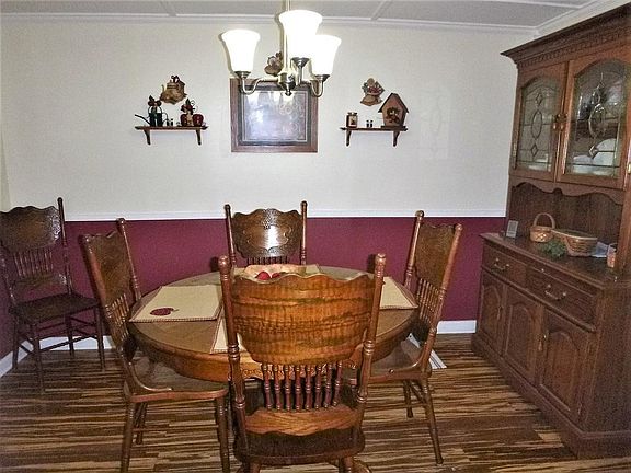 3rd image of 119 Vine St