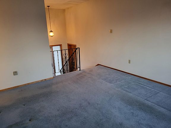 5th image of 9420 Saric Dr