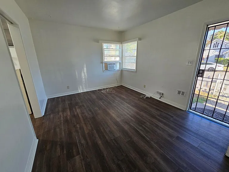 260 W 18th St — Photo 14