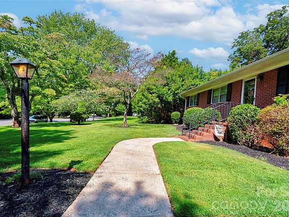 5th image of 404 Pineview Dr