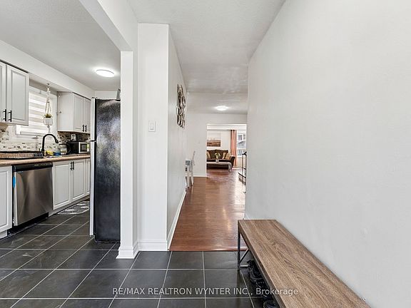 4th image of 386 Hansen Rd N