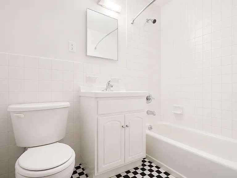 718 Quincy St #3 — Photo 6