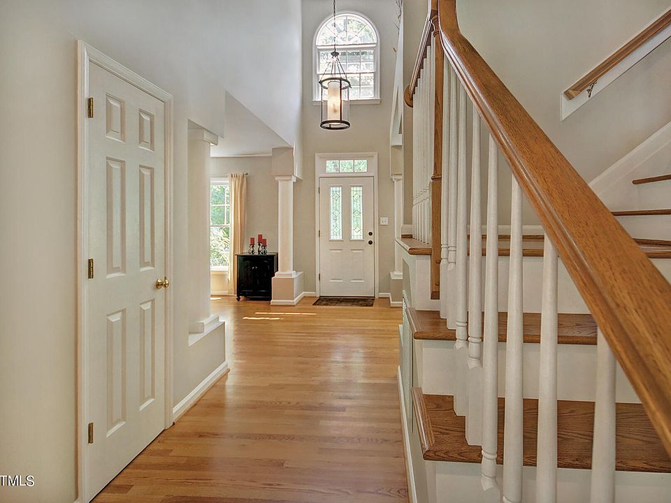 1st image of 209 Oxford Hills Dr