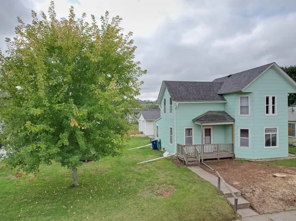 907 Main St, Elgin, IA 52141