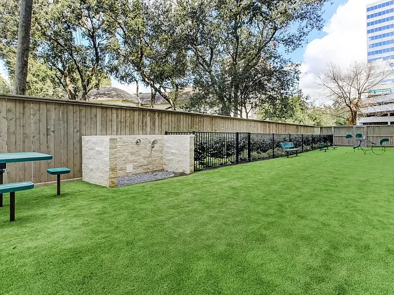1901 Post Oak Blvd #2402 — Photo 14
