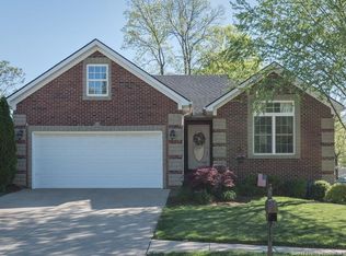 1912 Sterling Oaks Dr, Sellersburg, IN 47172