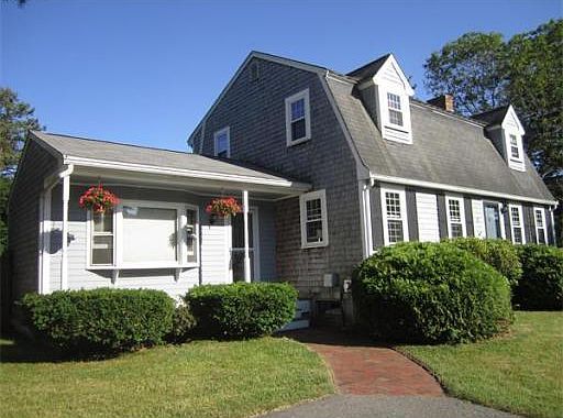 2nd image of 18 Harvard Dr