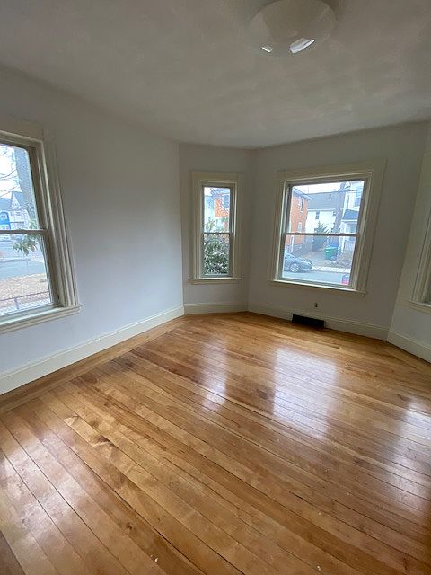 1st image of 87 Marshall St Floor 1