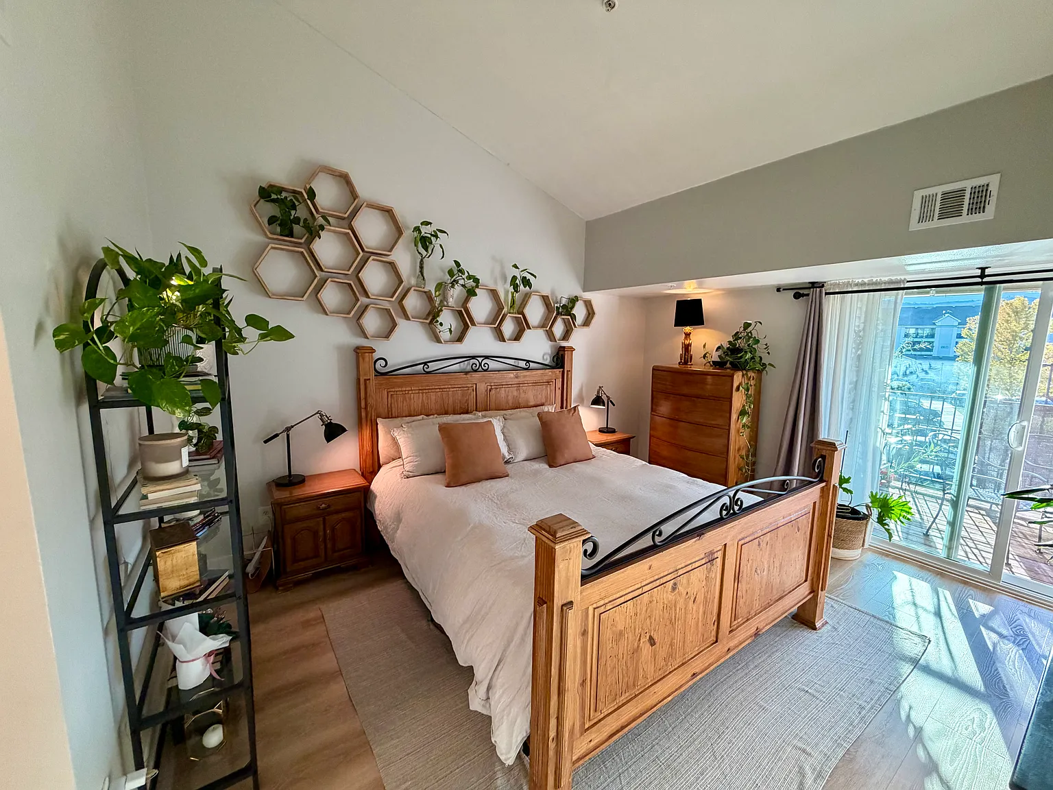 2 bed, 1101 sqft, $2,750 — Photo 3