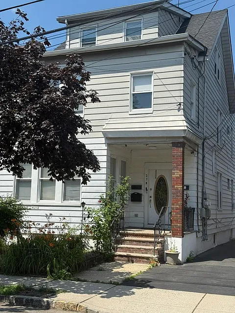 3 bed, 1500 sqft, $2,400 — Photo 1