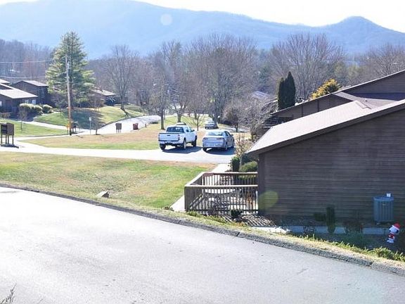 3rd image of 511 Pilgrim Ct APT A