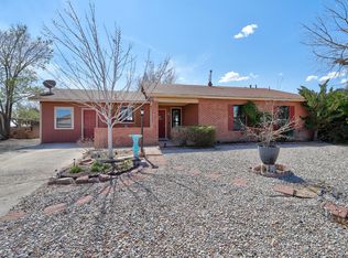 95 Lynwood Dr SE, Rio Rancho, NM 87124