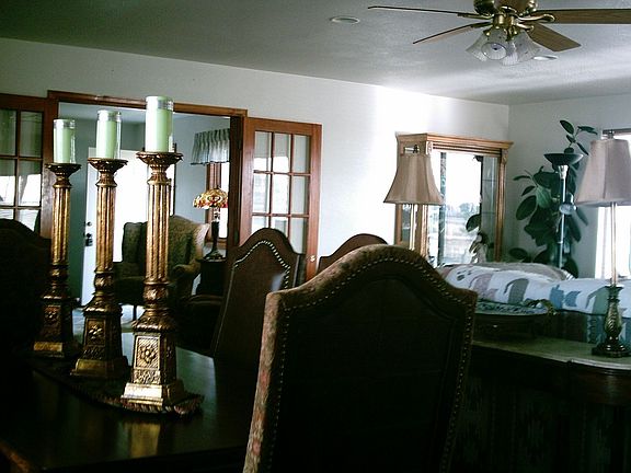 FAMILY ROOM/DINING ROOM