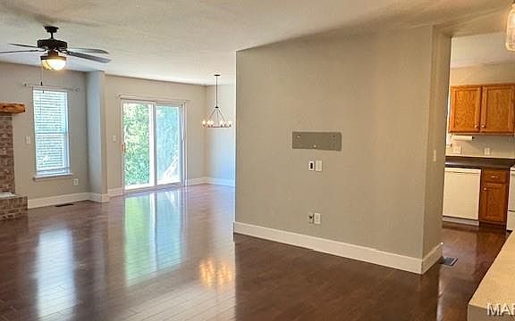 5th image of 1728 Saint Charles Dr
