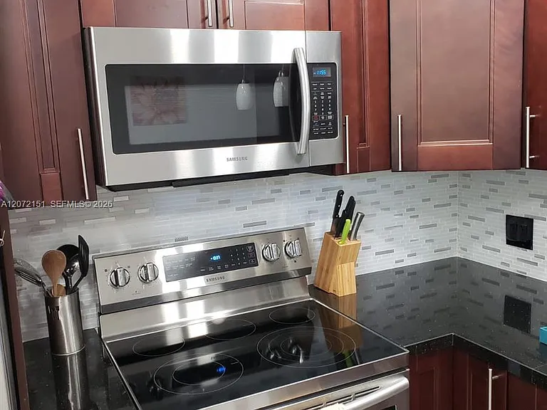 900 NE 12th Ave #302 — Photo 5