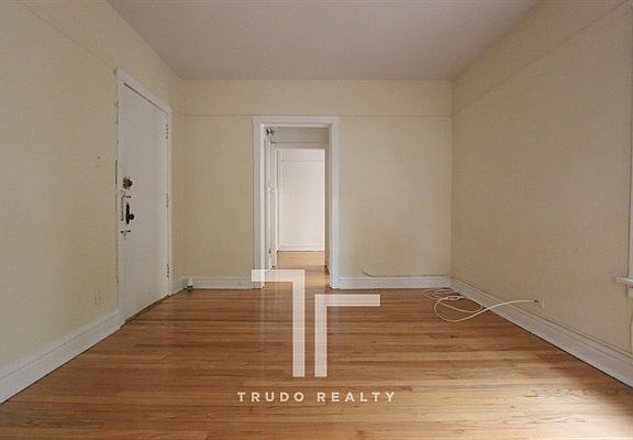 2nd image of 427 W Belden Ave #427E202