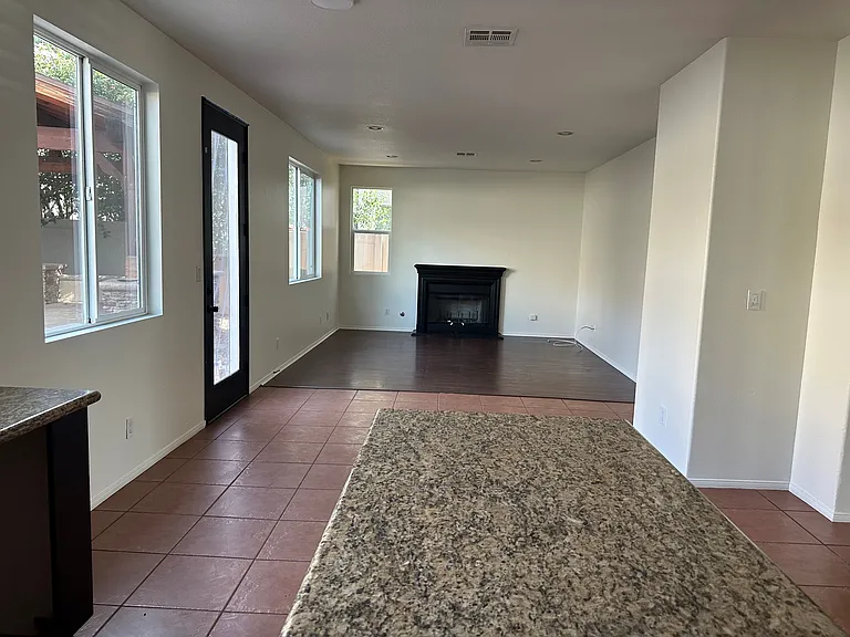 10621 Aqueduct Ave — Photo 8