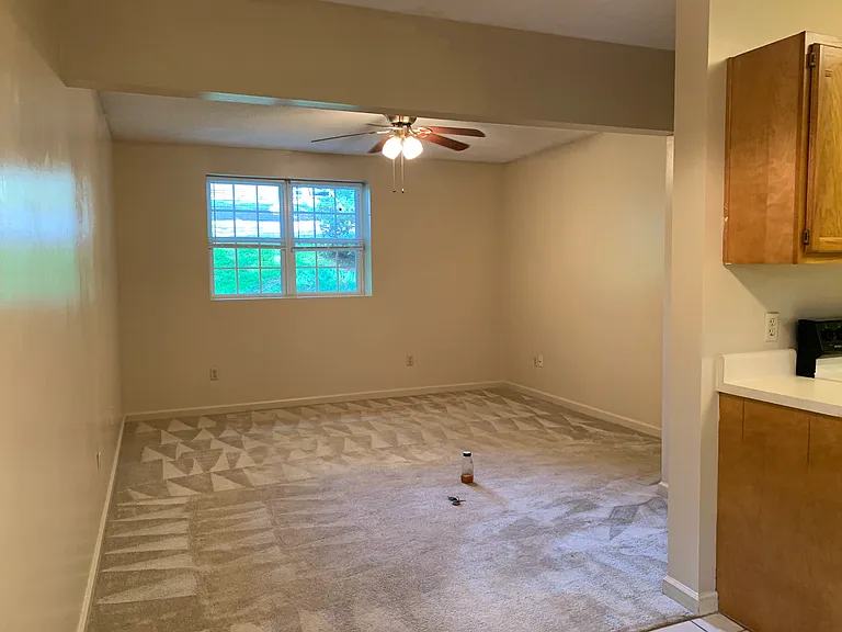 17 King Arthur Pl #B — Photo 5
