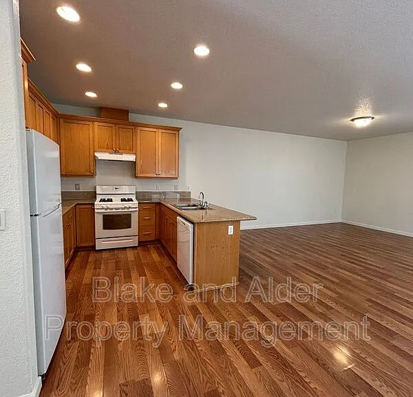 345 Norway St NE — Photo 7