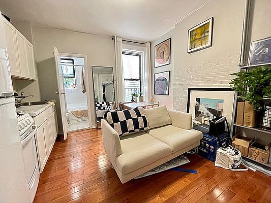 3rd image of 716 Sackett St APT 2RR