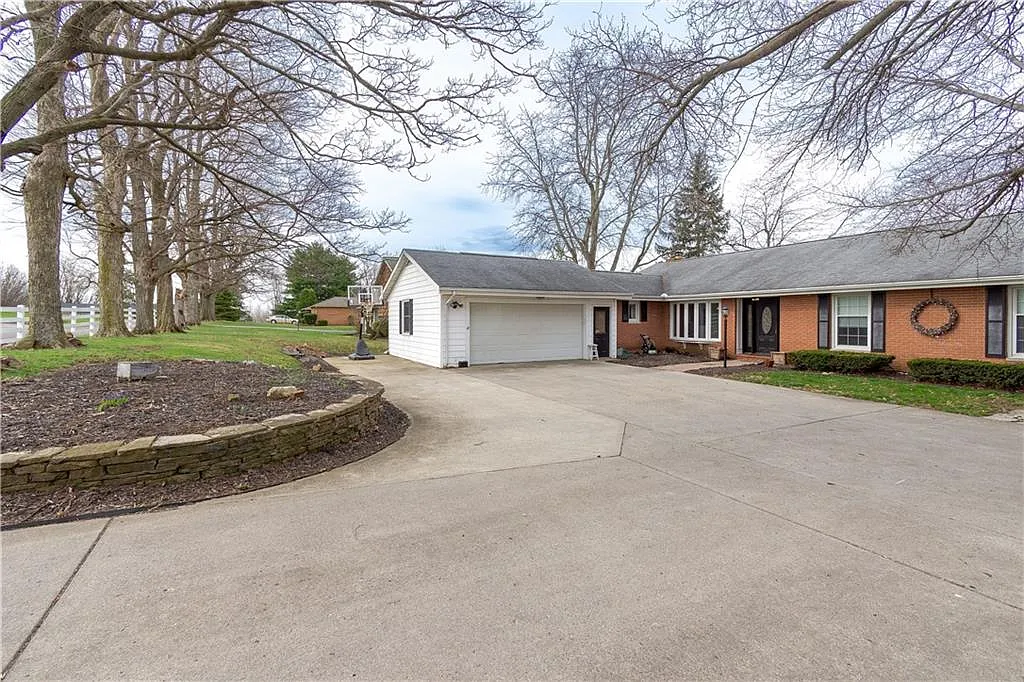 215 Shady Lane Dr photo 1