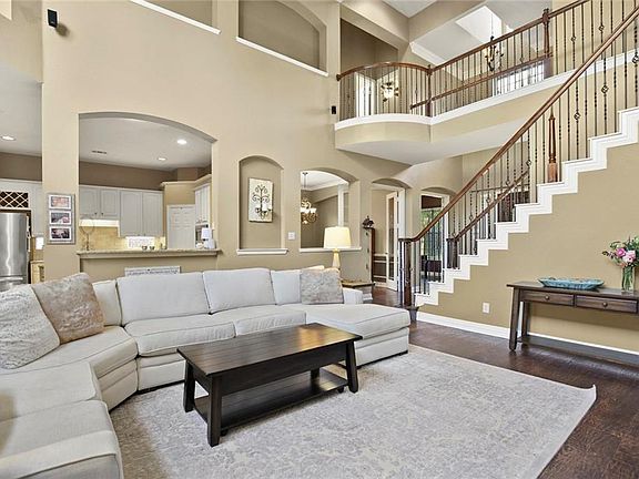 2nd image of 2640 Bandolier Ln