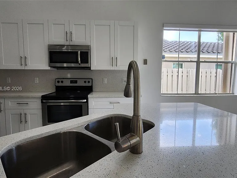 924 Falling Water Rd — Photo 6
