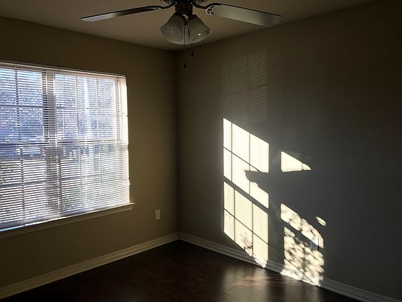 4th image of 2656 Lori Ln
