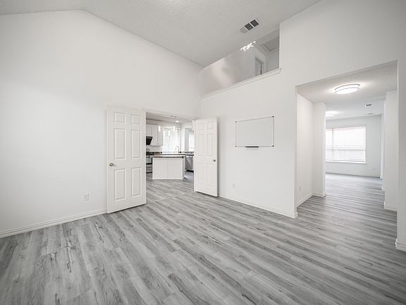4th image of 1812 Ingleside Dr