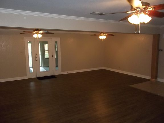 3rd image of 1008 Pin Oak Dr