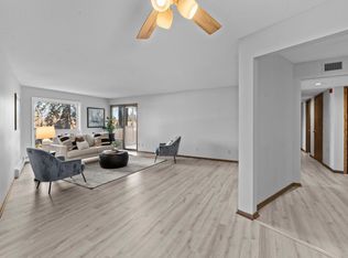 2485 Canabury Dr APT 212, Little Canada, MN 55117