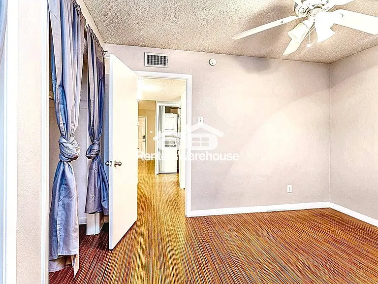 4007 Avenue C #Unit 105 — Photo 11